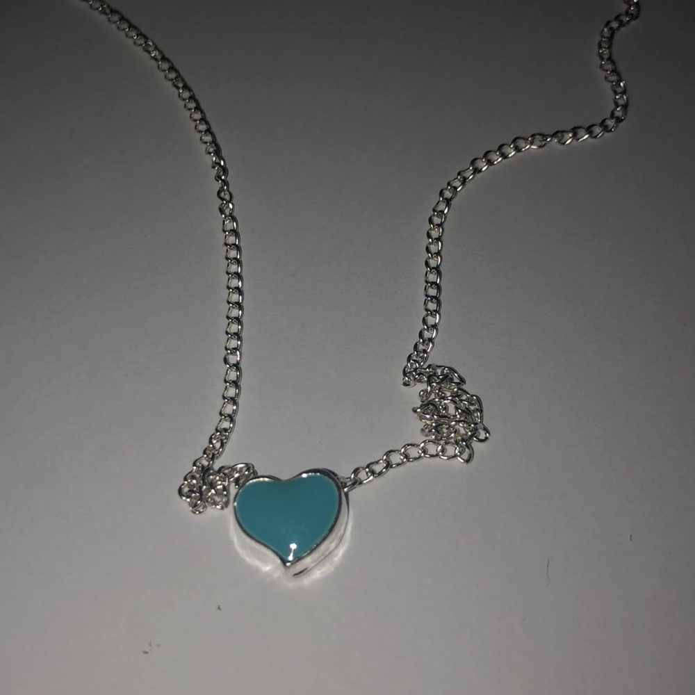 New Beautiful blue heart necklace